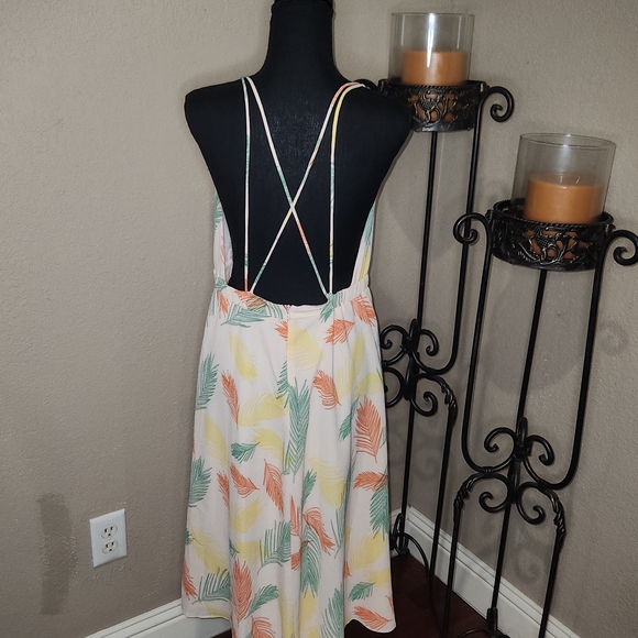 Essue Pink and Green Halter Sundress Resort‎ Wear - Picture 2 of 3
